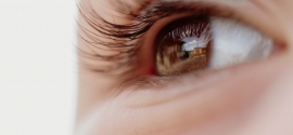 Kompresy żelowe na oczy – dlaczego warto po nie sięgać i jak ich prawidłowo używać?