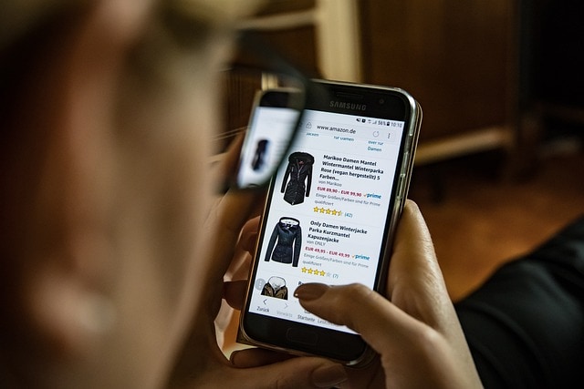 Jak skomponować stylowy strój na każdą okazję, korzystając z oferty sklepów internetowych?