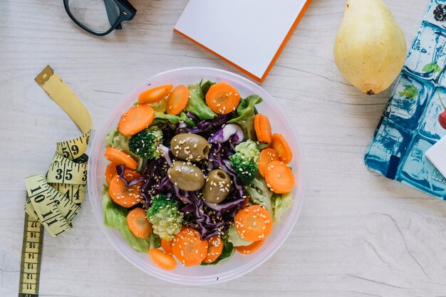 Jak dieta pudełkowa może wspierać zdrowy styl życia i osiąganie celów fitness